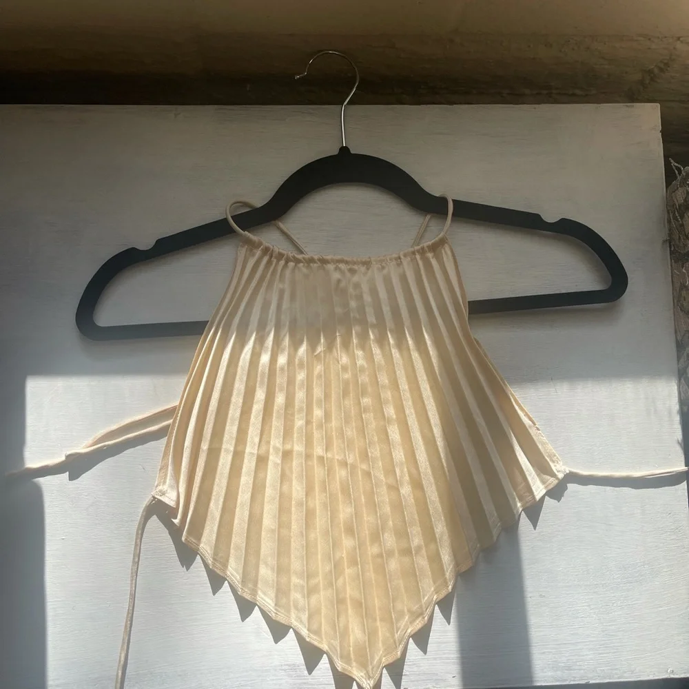 Ivy halter top by Superdown - Picture 4 of 7